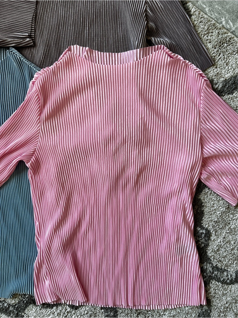 DAZY Pleated Textured Tops Lot of 3 Minimalist Stretch Blouses Size Small - Picture 6 of 9